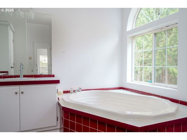 27561 S RINGO Rd, Mulino, OR 97042