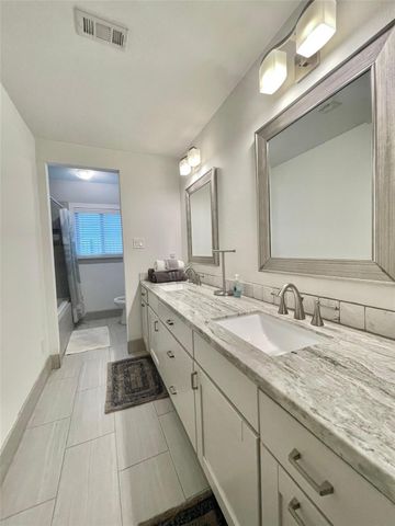 5638 Grape Street, Houston, TX 77096