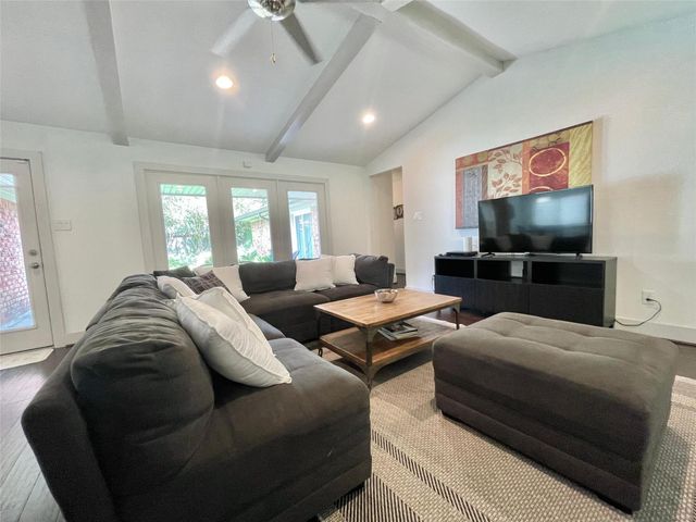 5638 Grape Street, Houston, TX 77096