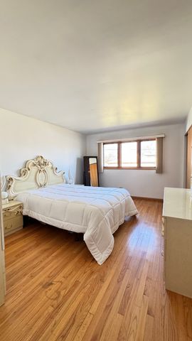 7110 W 82nd Place, Burbank, IL 60459