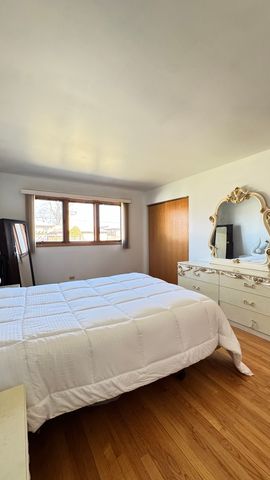 7110 W 82nd Place, Burbank, IL 60459