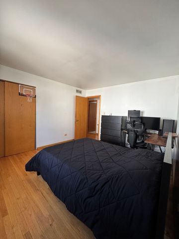 7110 W 82nd Place, Burbank, IL 60459