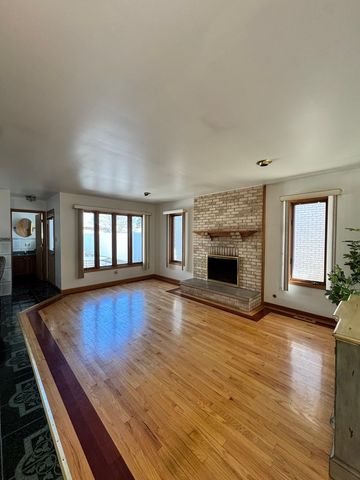 7110 W 82nd Place, Burbank, IL 60459