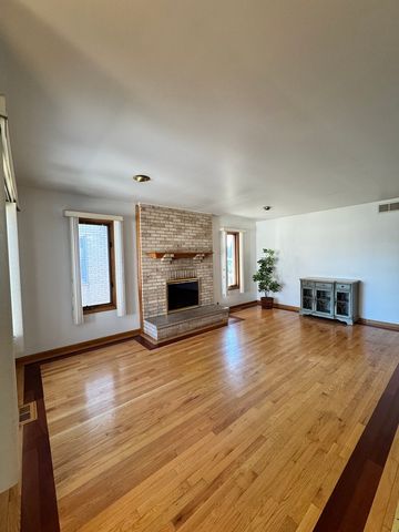 7110 W 82nd Place, Burbank, IL 60459