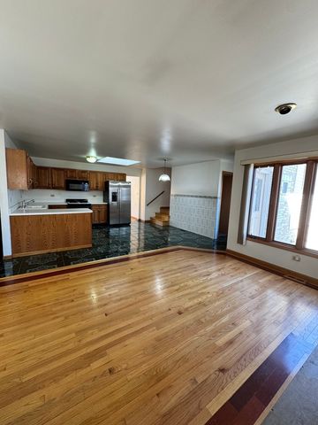 7110 W 82nd Place, Burbank, IL 60459