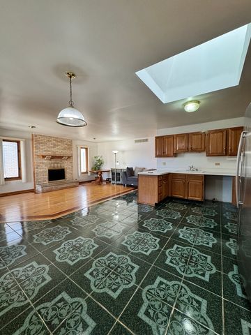 7110 W 82nd Place, Burbank, IL 60459