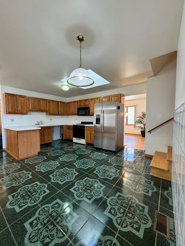 7110 W 82nd Place, Burbank, IL 60459