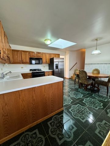 7110 W 82nd Place, Burbank, IL 60459