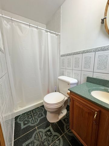 7110 W 82nd Place, Burbank, IL 60459