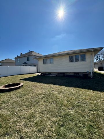 7110 W 82nd Place, Burbank, IL 60459