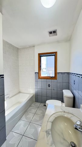 7110 W 82nd Place, Burbank, IL 60459