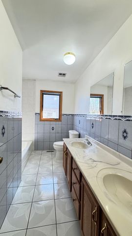 7110 W 82nd Place, Burbank, IL 60459