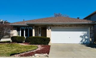 7110 W 82nd Place, Burbank, IL 60459