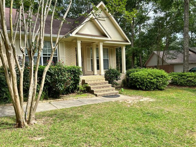 2415 Stonewood Drive, Dothan, AL 36301