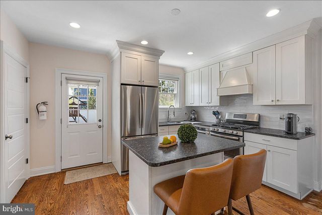 2 HARRIS RD, Princeton, NJ 08540