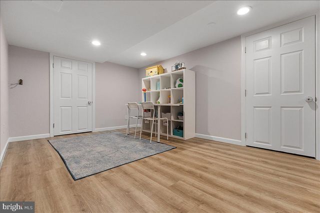 2 HARRIS RD, Princeton, NJ 08540