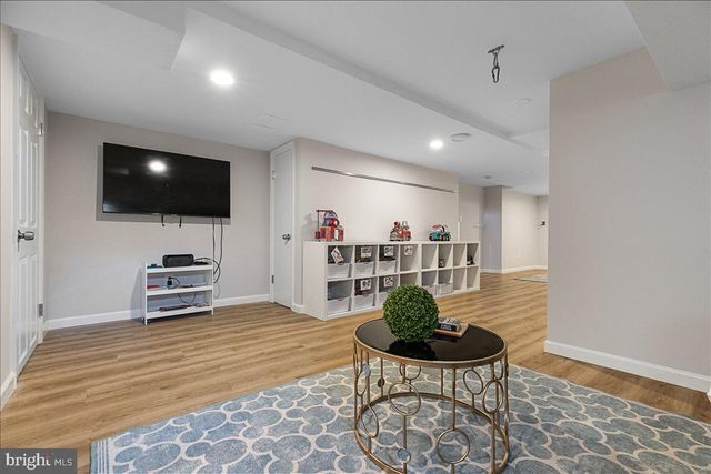 2 HARRIS RD, Princeton, NJ 08540