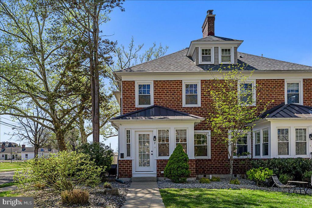 2 HARRIS RD, Princeton, NJ 08540