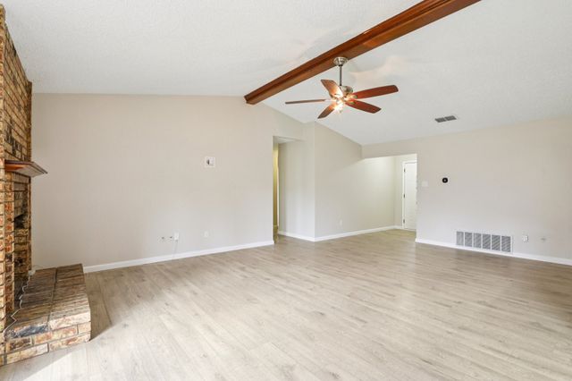 2132 Reverchon Drive, Arlington, TX 76017