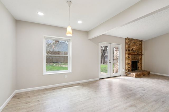 2132 Reverchon Drive, Arlington, TX 76017