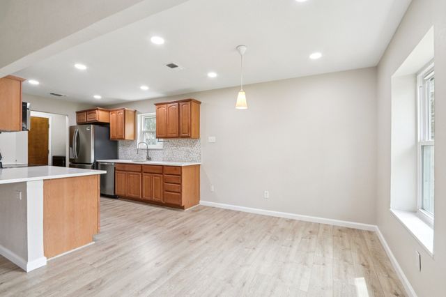 2132 Reverchon Drive, Arlington, TX 76017