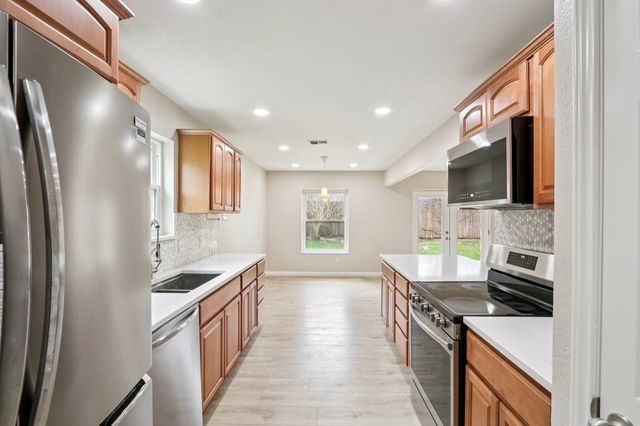 2132 Reverchon Drive, Arlington, TX 76017