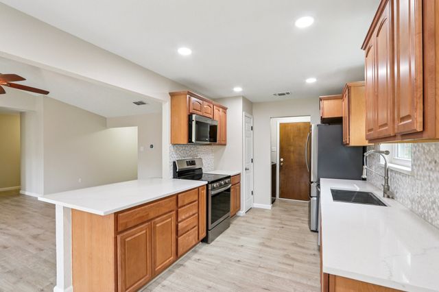 2132 Reverchon Drive, Arlington, TX 76017