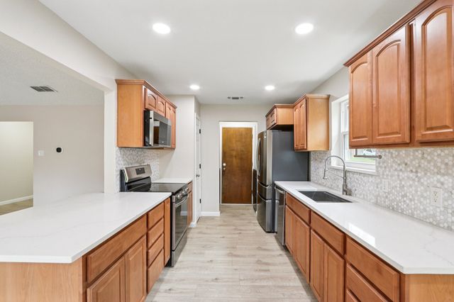 2132 Reverchon Drive, Arlington, TX 76017