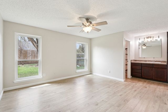 2132 Reverchon Drive, Arlington, TX 76017