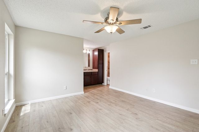 2132 Reverchon Drive, Arlington, TX 76017