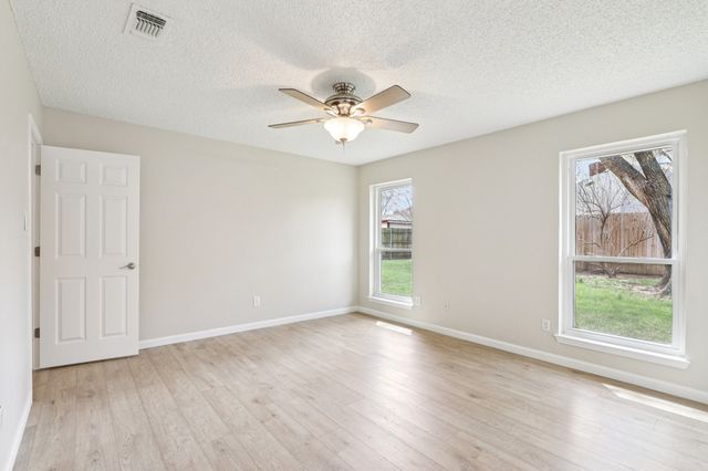 2132 Reverchon Drive, Arlington, TX 76017