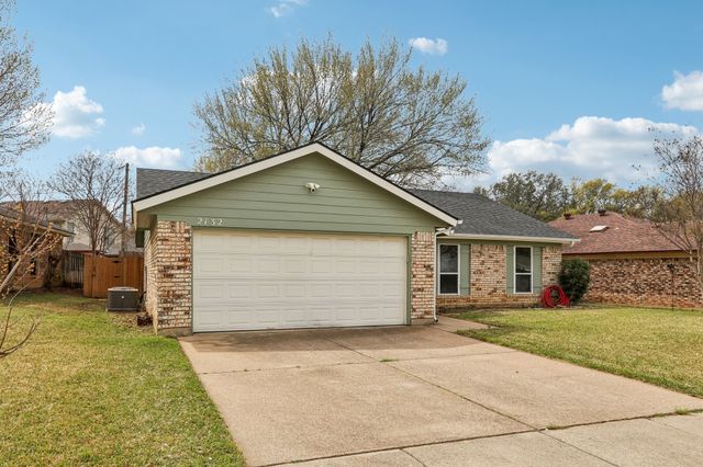 2132 Reverchon Drive, Arlington, TX 76017