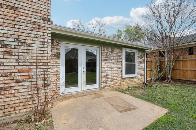 2132 Reverchon Drive, Arlington, TX 76017
