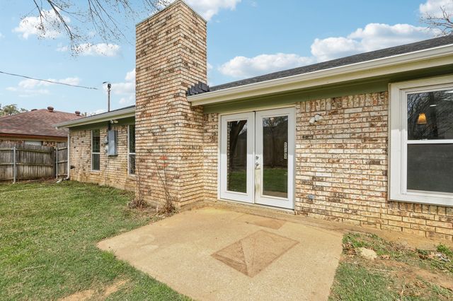 2132 Reverchon Drive, Arlington, TX 76017