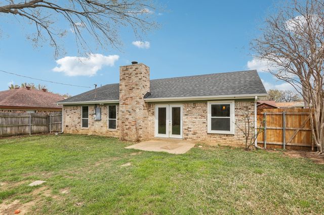 2132 Reverchon Drive, Arlington, TX 76017