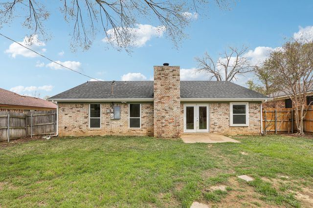 2132 Reverchon Drive, Arlington, TX 76017