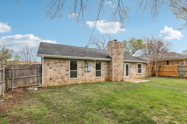 2132 Reverchon Drive, Arlington, TX 76017