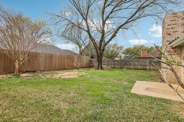 2132 Reverchon Drive, Arlington, TX 76017