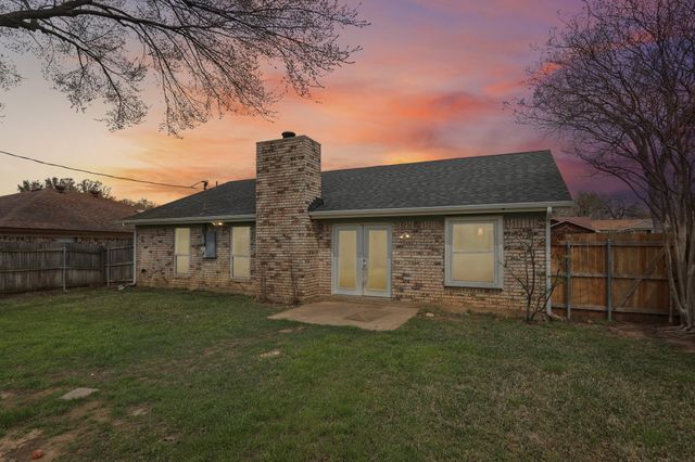 2132 Reverchon Drive, Arlington, TX 76017