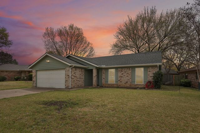 2132 Reverchon Drive, Arlington, TX 76017