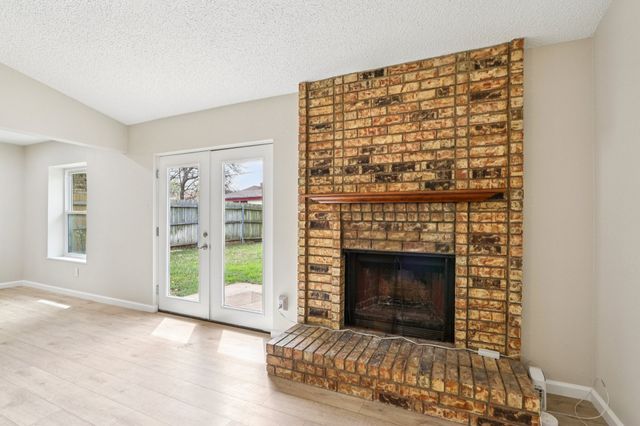 2132 Reverchon Drive, Arlington, TX 76017