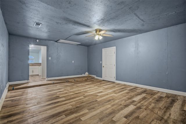2431 Eastern Oaks Drive, Dallas, TX 75227