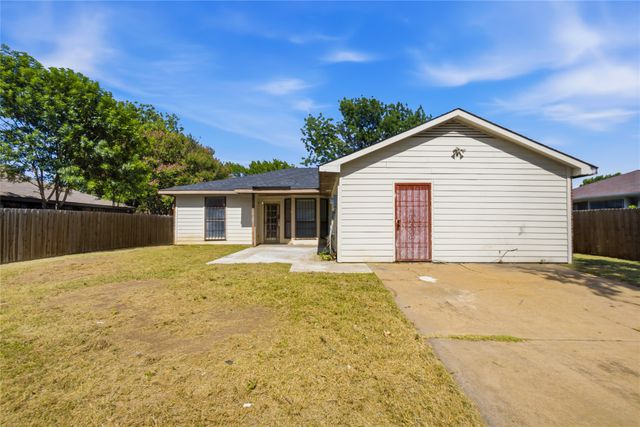 2431 Eastern Oaks Drive, Dallas, TX 75227