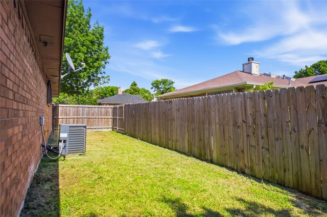 2431 Eastern Oaks Drive, Dallas, TX 75227