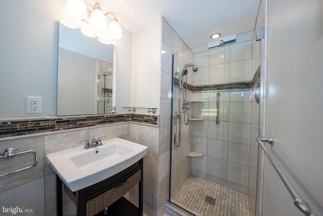 37 MEADOWS LN, Haverford, PA 19041