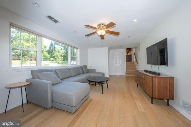 37 MEADOWS LN, Haverford, PA 19041