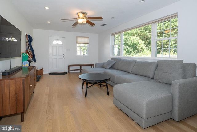 37 MEADOWS LN, Haverford, PA 19041