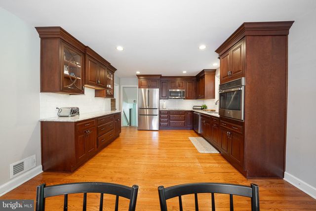 37 MEADOWS LN, Haverford, PA 19041