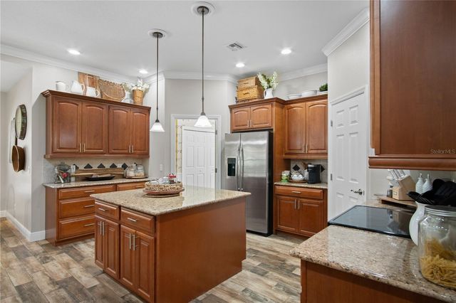 9045 LAKE HATCHINEHA RD, Haines City, FL 33844