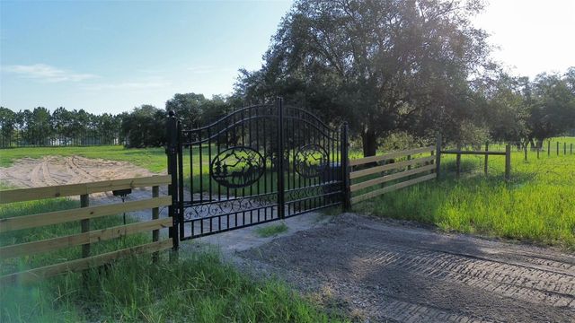9045 LAKE HATCHINEHA RD, Haines City, FL 33844